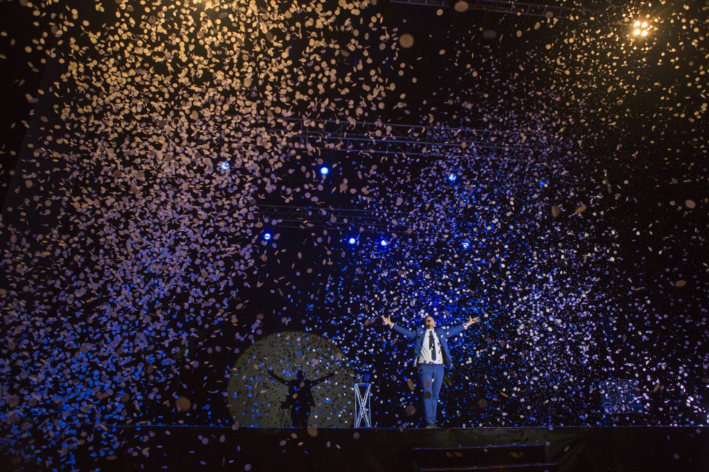 Actuación de Jorge Blass en Las Noches Mágicas.