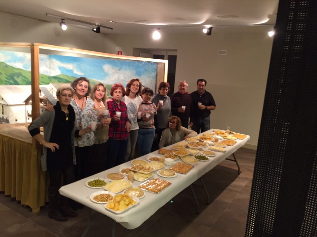 Foro Local celebra la Navidad con el grupo ‘Cambalache’ 2 Para celebrar la Navidad, organizan una merienda, además de la actuación musical