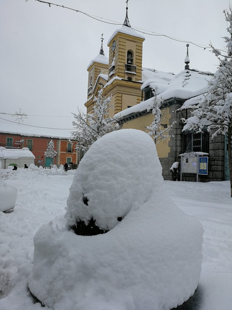 La plaza de los Dolores amaneció bajo un manto blanco.