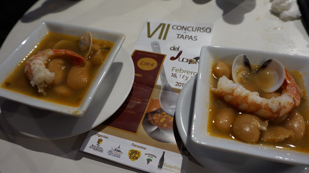 Judiones con almejas y gambón del bar restaurante El Europeo. 