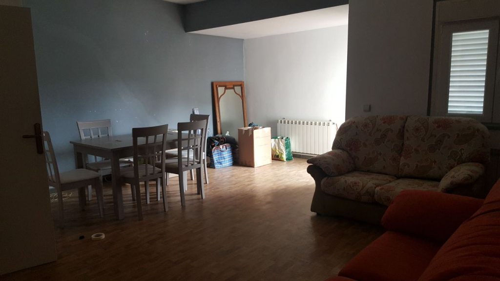 Han empezado a adecuar la vivienda con materiales reciclados. 