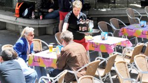 10-1kama_Trabajadores-Servicios-Terraza_KAM7276