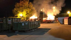 Dos contenedores arden en el Punto Limpio de Cuéllar 2 incendio 2