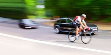 Adelantando ciclista