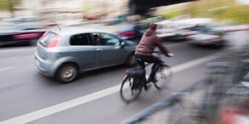 Ciclistas en carretera