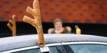España se ha plagado de coches con cuerno de reno para celebrar la Navidad: esta es la multa que te pueden poner