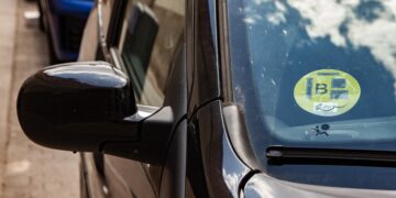 Este es el trámite que debes realizar para cambiar tu etiqueta medioambiental B por una C: la lista de coches autorizados para hacer el cambio