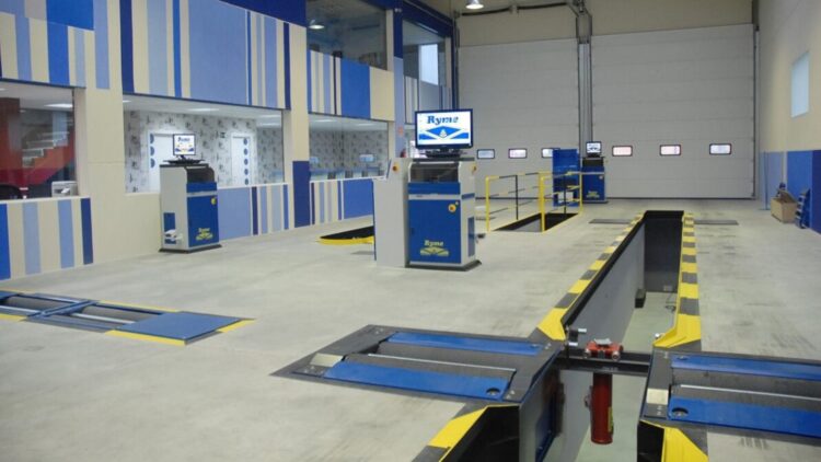 La DGT confirma cuál será la multa por circular con la ITV caducada a partir de ahora 1 ITV