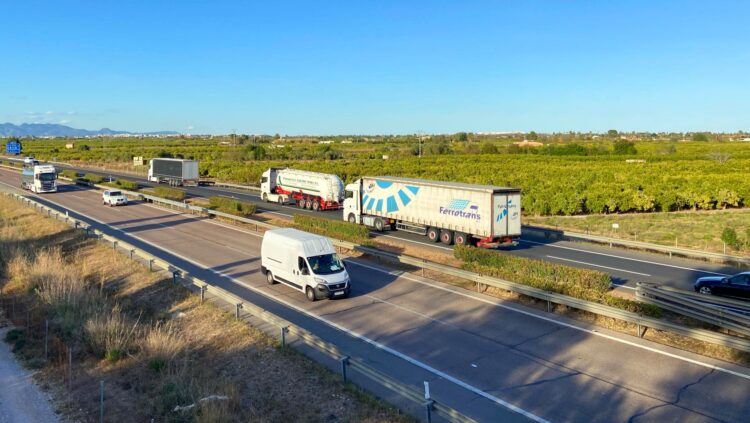 Adiós a la prohibición de los coches sin etiqueta en Madrid: dan marcha atrás y podrán circular sin sanciones en 2025 1 sin etiqueta Madrid
