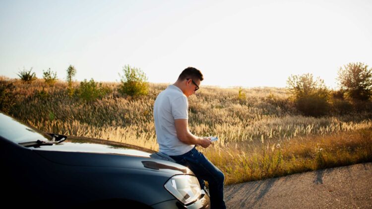 “No vayas sólo en el coche": La DGT lanza un mensaje a los españoles y esta es la explicación que dan 1 coche