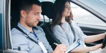 Hacerse examinador de la DGT: este es el sueldo que ganan y todo lo que debes saber para conseguirlo