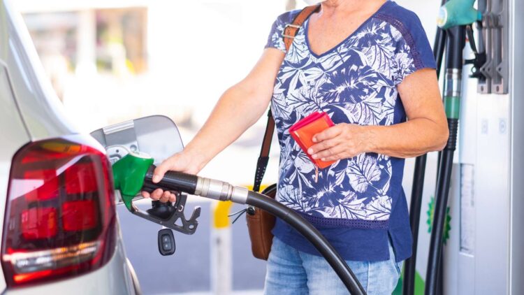 Estos son los efectos de la gasolina low cost en tu coche: la OCU te da las claves 1 Estos son los efectos de la gasolina low cost en tu coche: la OCU te da las claves