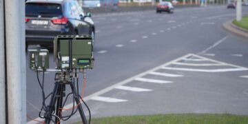 Si te ha multado un radar móvil aún podrías evitar pagar: la justicia las declara ilegales