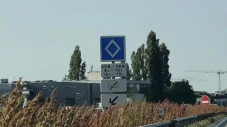 Esto es lo que significa la señal de diamante que la DGT ha colocado en la carretera 1 Señal diamante