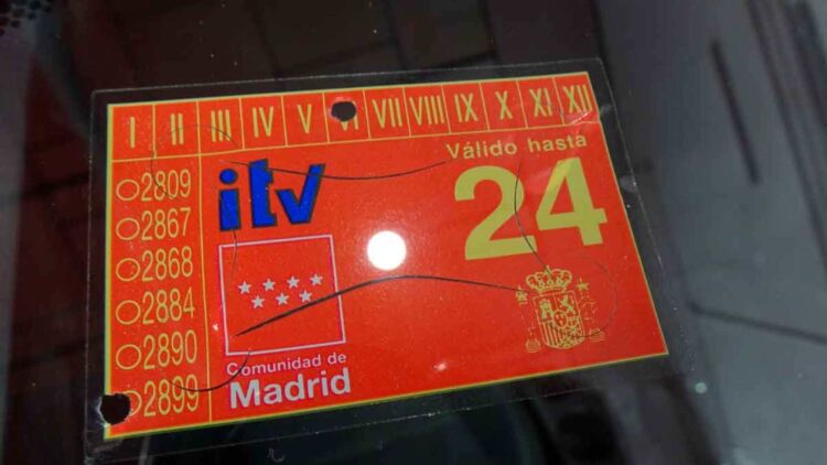 Esta es la lista de los vehículos que no deberán llevar la pegatina de la ITV a partir de ahora 1 vehículos ITV