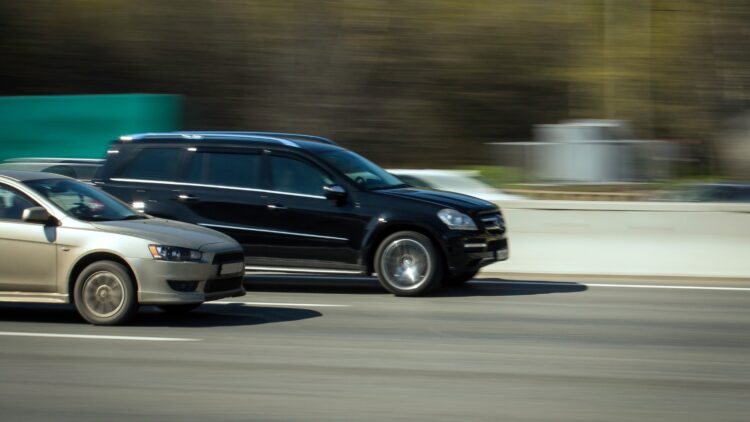 Evita ser sancionado: solo en estos casos podrás adelantar por la derecha