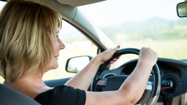Estas son las condiciones que debes cumplir para que la DGT te renueve el carnet cuando estés jubilado 1 carnet