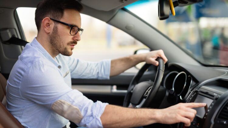 El asistente de estacionamiento es una de las funciones de los coches que está desapareciendo 1 coche ADAS