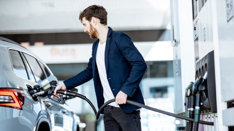 Llenar el depósito con combustible diésel será más caro a partir de 2025 en España 1 diésel