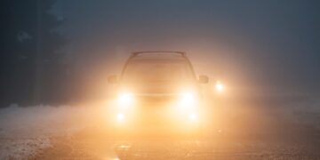 Aprende a usar las luces antiniebla y evita costosas multas