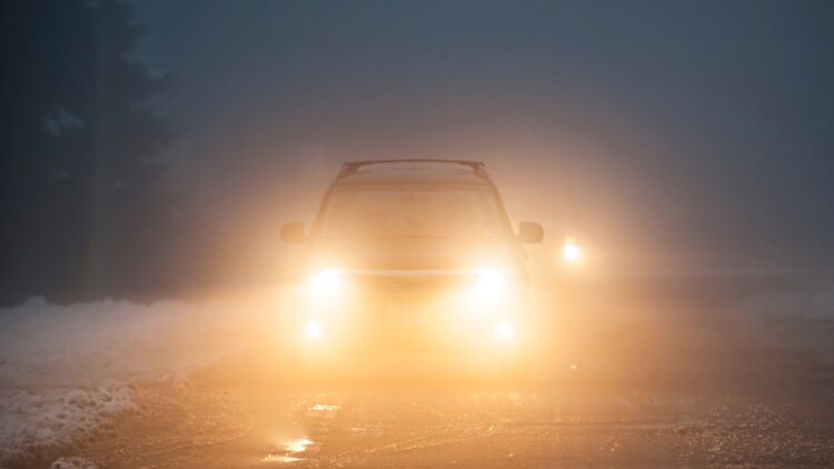 Aprende a usar las luces antiniebla y evita costosas multas