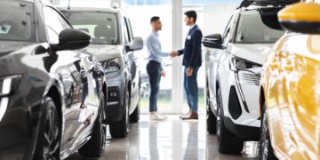 Así cambiarán los precios de los coches en 2025: los de gasolina serán más caros que los eléctricos