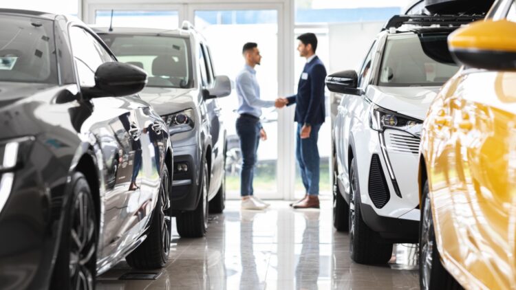 Así cambiarán los precios de los coches en 2025: los de gasolina serán más caros que los eléctricos 1 Así cambiarán los precios de los coches en 2025: los de gasolina serán más caros que los eléctricos