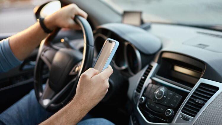 Ni Google Maps ni Waze: estos son los radares ilocalizables para cualquier aplicación que usa la DGT