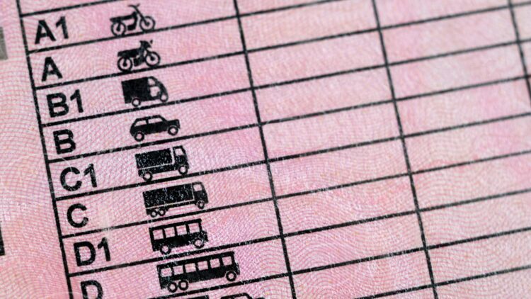 Ahora será más difícil recuperar puntos del carnet de conducir: rescatarás 4 en lugar de 6 1 Ahora será más difícil recuperar puntos del carnet de conducir: rescatarás 4 en lugar de 6