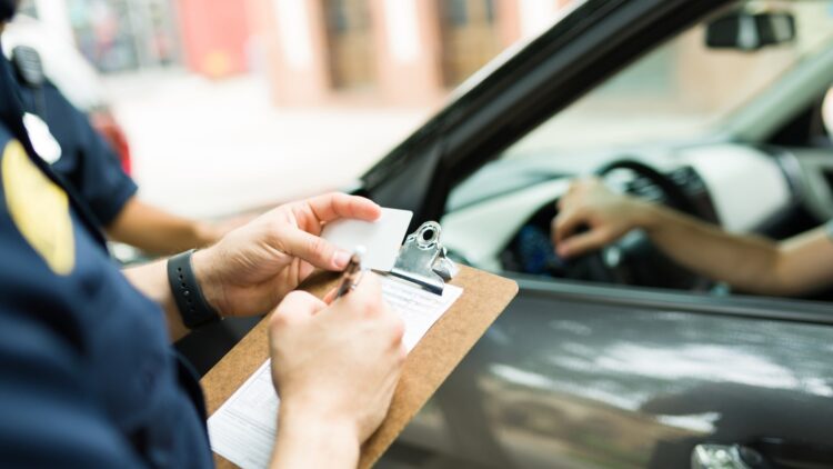 La DGT lo confirma: estas son las sanciones más comunes en los desplazamientos navideños