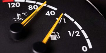 ¿Llevas el tanque del coche medio vacío? Estas son las consecuencias que puede sufrir tu vehículo