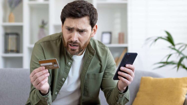 Esta es la nueva estafa del pin de la tarjeta con la que debes tener cuidado 1 Te van a vaciar la cuenta del banco si no cambias ahora el pin de tu tarjeta: esta es la nueva estafa