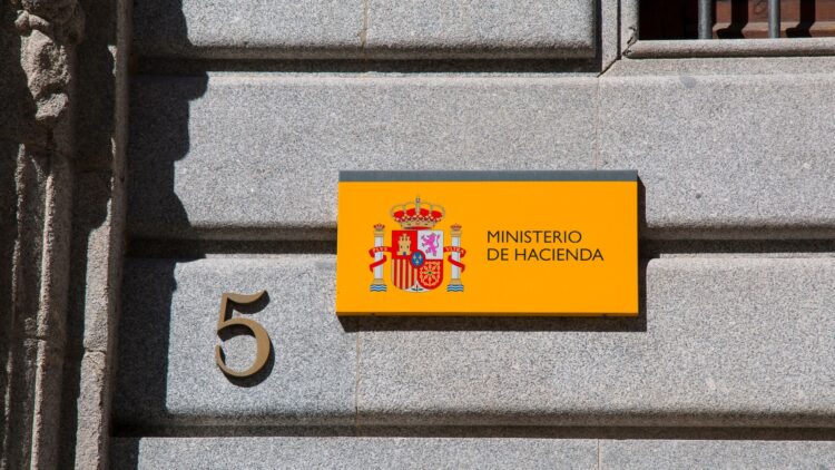 Evita el 'palo' de Hacienda: multa de 150.000 euros por ingresar una cantidad superior a esta