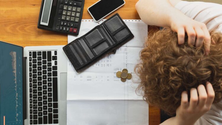 Evita el multazo de Hacienda: no hagas esto en tu cuenta bancaria