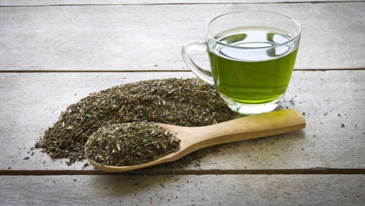 Adiós al café: bebe té verde durante 30 días y lograrás estos beneficios
