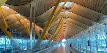 El aeropuerto de Madrid-Barajas busca personal: sueldo de 1.500 euros y contrato indefinido