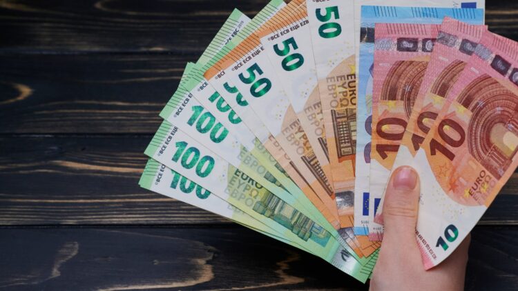 Estos son los años que deberás tener cotizados en 2025 para cobrar el 100% de la pensión de jubilación