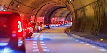 Quedarse parado en un túnel: la DGT explica lo que debes hacer si te encuentras en un atasco.