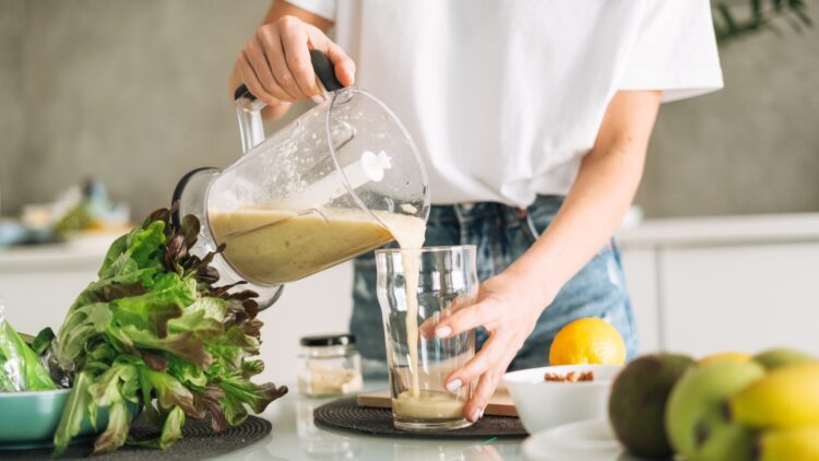 Bebe este batido natural en la cena para dormir mejor: es muy fácil de preparar