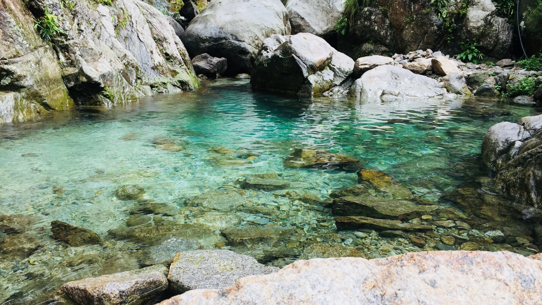 Aguas turquesas para bañarte y alejado del estrés: conoce el pozo ...