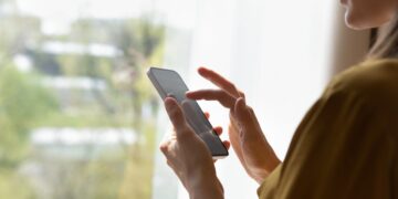 Así puedes llevar el certificado digital en tu móvil: es gratis y solo necesitarás tu DNI.