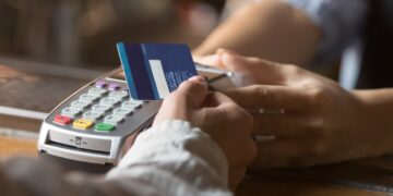 Despedido por usar la tarjeta restaurante de su empresa estando de baja laboral: la Justicia da la razón a la empresa.