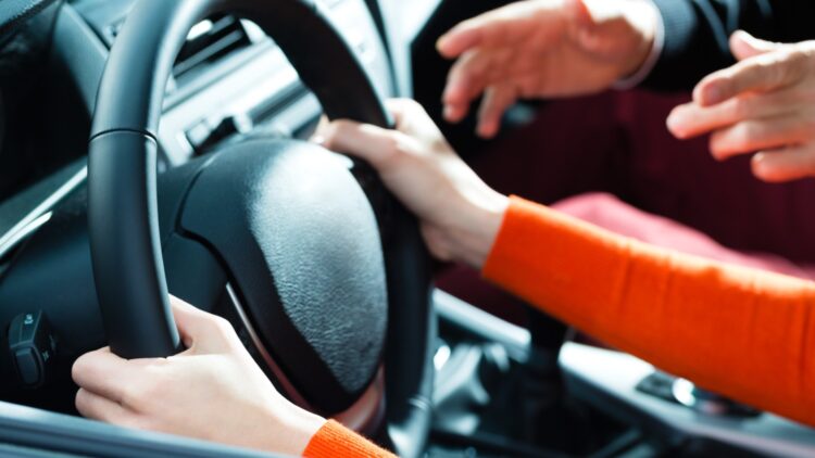 El fin de las autoescuelas: la DGT estudia instaurar el curioso modelo estadounidense para sacar el carné de conducir