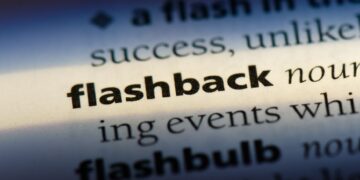 ¿Sabes cómo se dice en español "flashback"? Casi nadie lo sabe, pero hay una palabra en nuestro diccionario