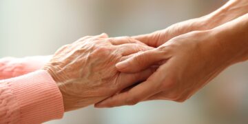 Identifica el deterioro cognitivo con este truco: los científicos confirman que este rasgo del habla es clave