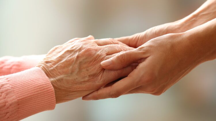 Identifica el deterioro cognitivo con este truco: los científicos confirman que este rasgo del habla es clave