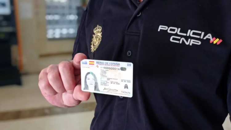 Ni fotocopias ni fotografías al DNI: la multa asciende hasta los 100.000 euros.