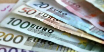 Nueva ayuda a la vista: el Gobierno estudia regalar 200 euros a las familias durante 18 años