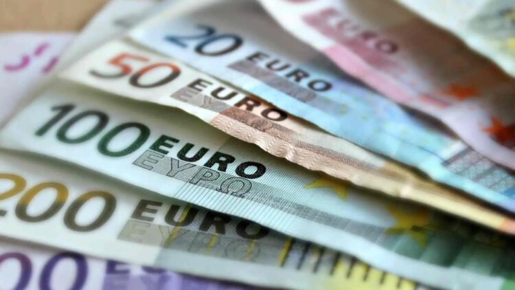 Nueva ayuda a la vista: el Gobierno estudia regalar 200 euros a las familias durante 18 años