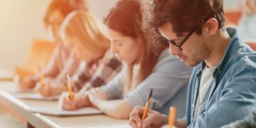 El BOE lo hace oficial: estas son las primera oposiciones para enero y trae miles de plazas a cubrir